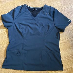 Elle Scrub top size large